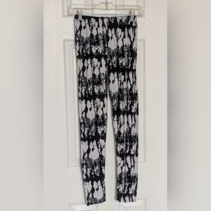 Shosho Women's Black, White & Gray Tie-dye Patterned Leggings